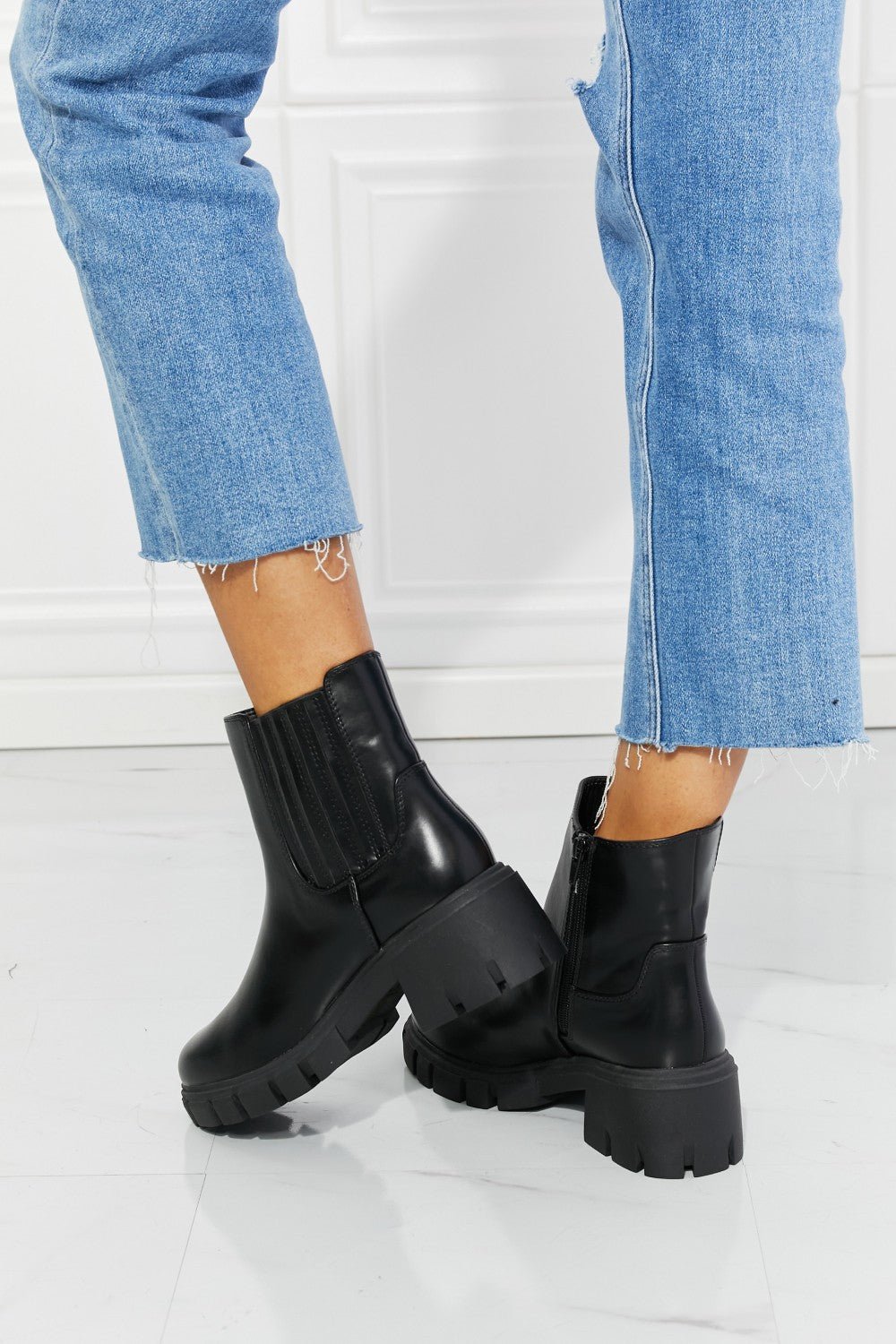 MMShoes What It Takes Lug Sole Chelsea Boots in Black - PVMARK