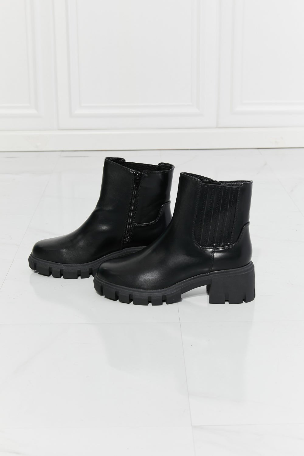 MMShoes What It Takes Lug Sole Chelsea Boots in Black - PVMARK