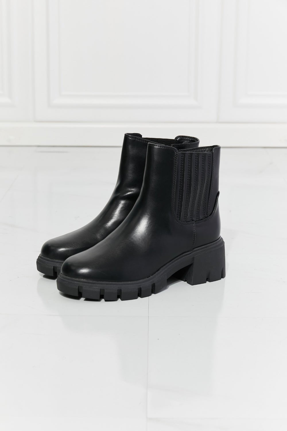 MMShoes What It Takes Lug Sole Chelsea Boots in Black - PVMARK