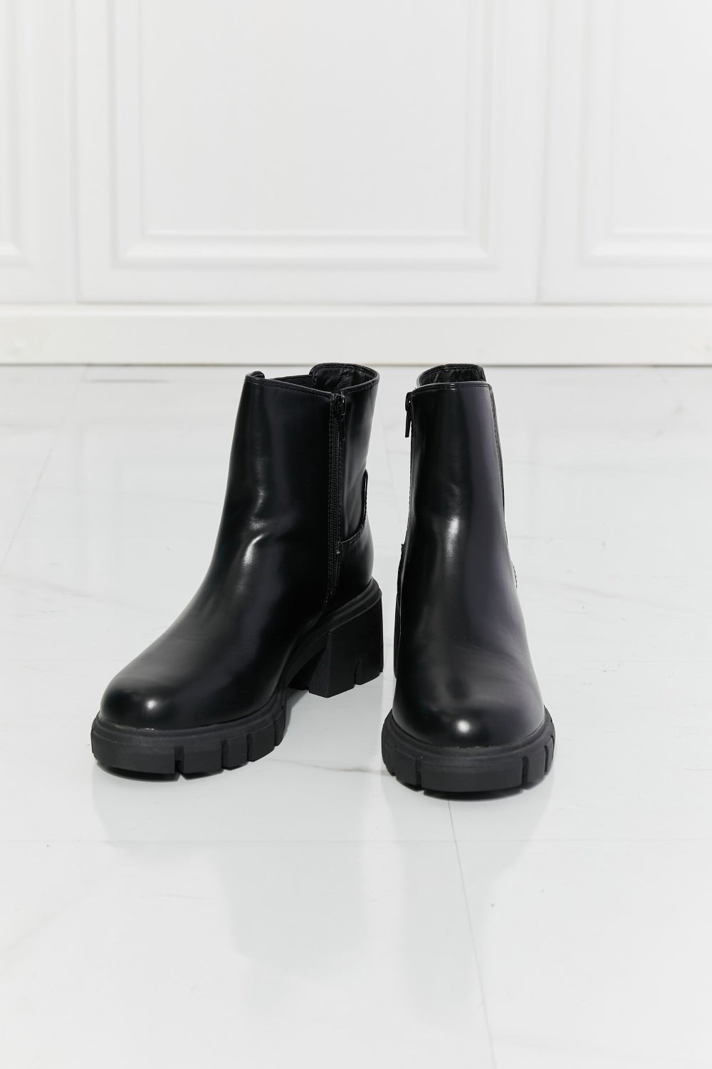 MMShoes What It Takes Lug Sole Chelsea Boots in Black - PVMARK