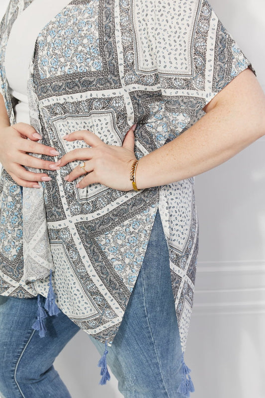 Justin Taylor Paisley Design Kimono in Gray - pvmark