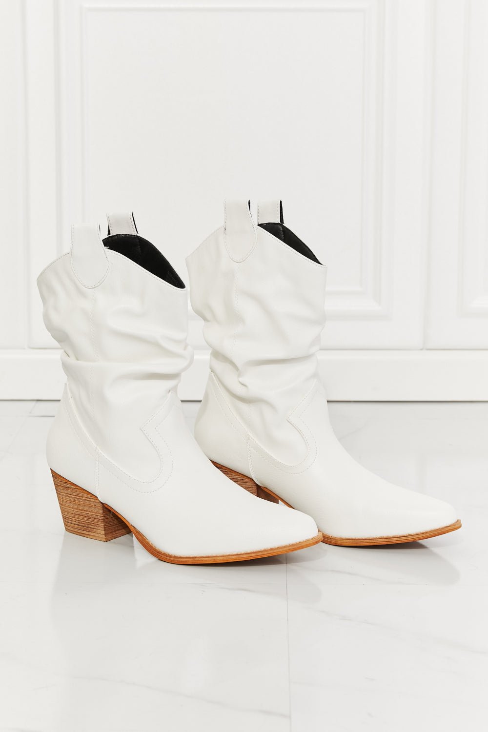 MMShoes Better in Texas Scrunch Cowboy Boots in White - pvmark